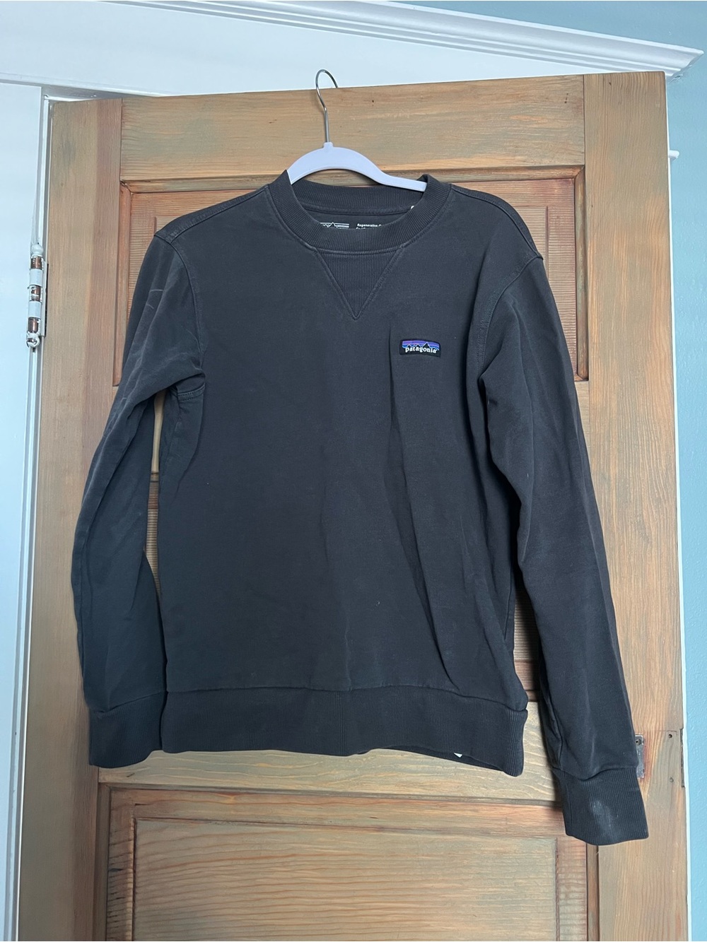 Patagonia women’s Black Crewneck Pullover with Patch Logo